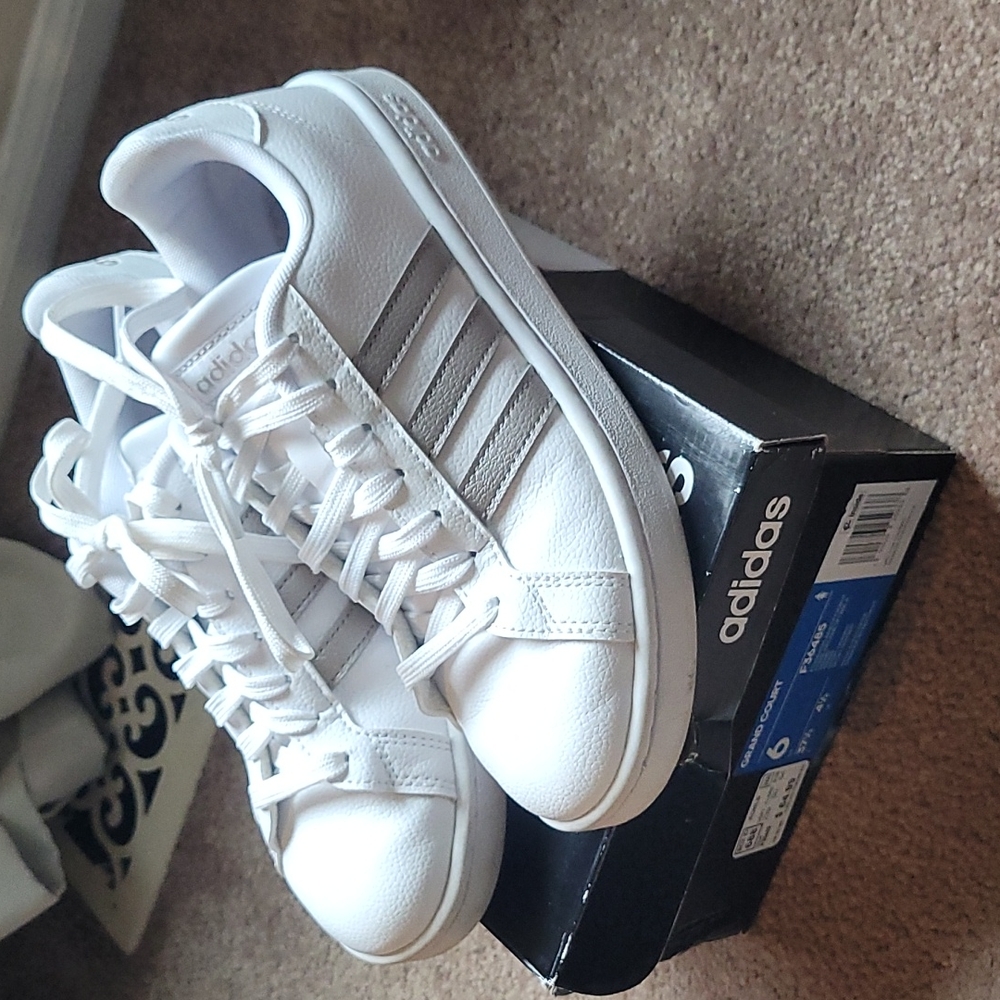 Adidas grand Court